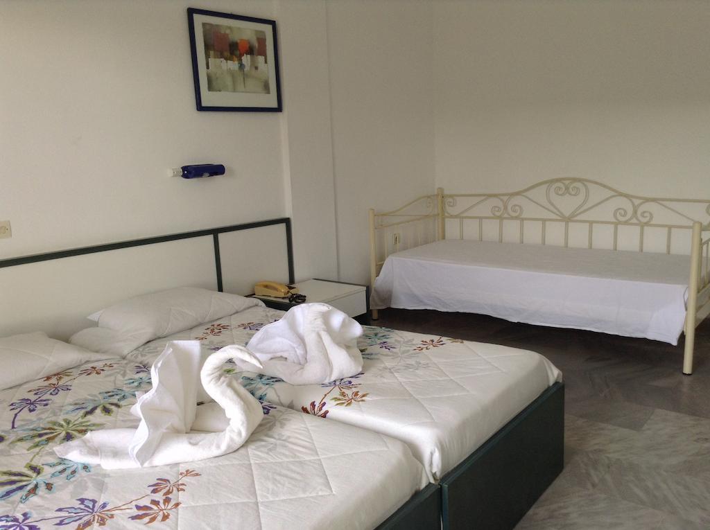 Musses Otel Koukounaries Oda fotoğraf